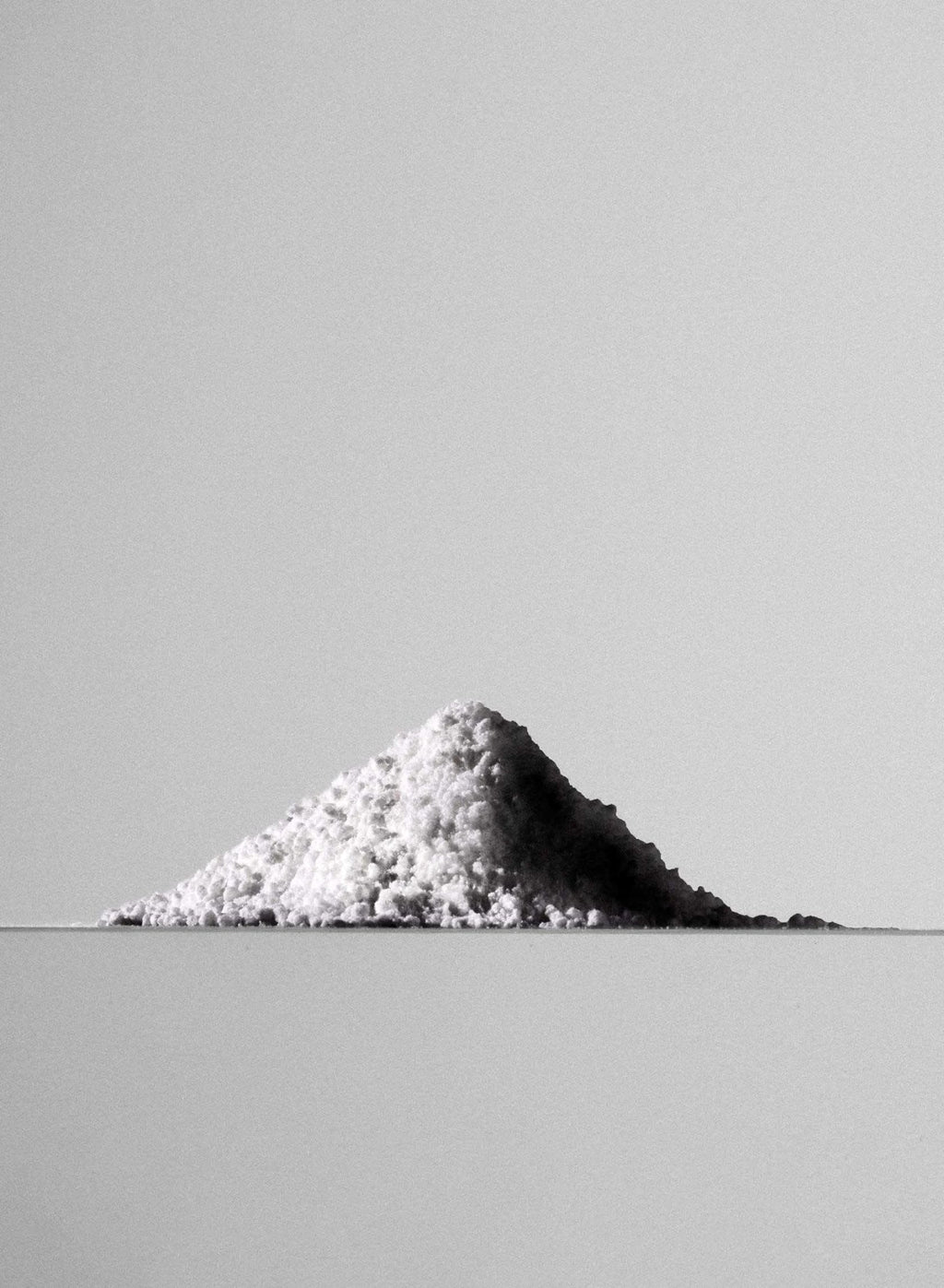 Maurten Drink Mix 320 Caf 100 powder in a pile on a grey background


